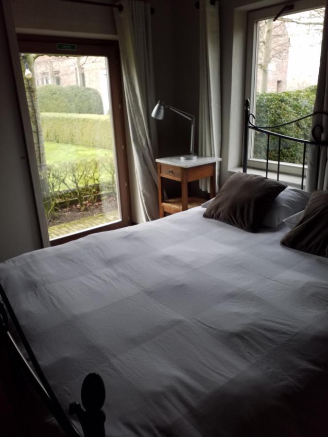 B&B De Hulst Izegem Bagian luar foto