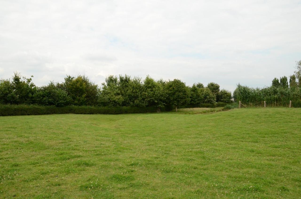 B&B De Hulst Izegem Bagian luar foto